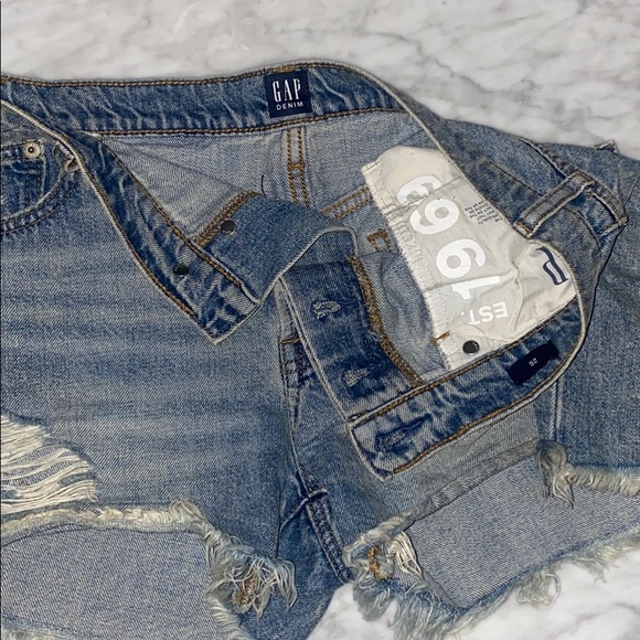 GAP high rise cutoffs - Picture 2 of 3